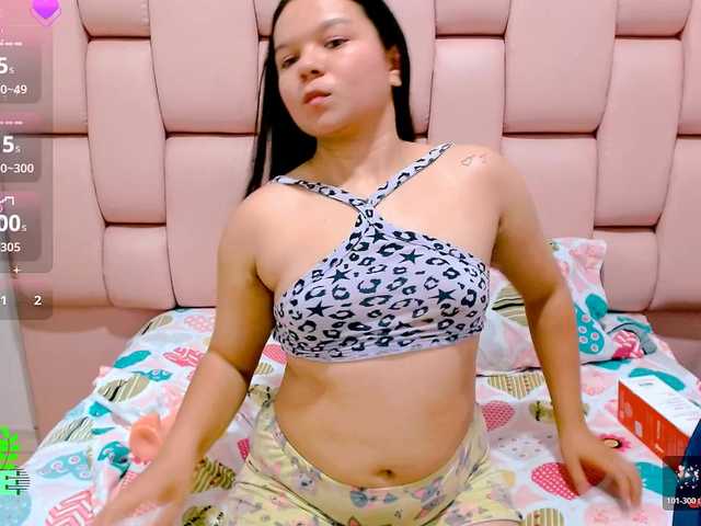 naomi18a live cam on BongaCams