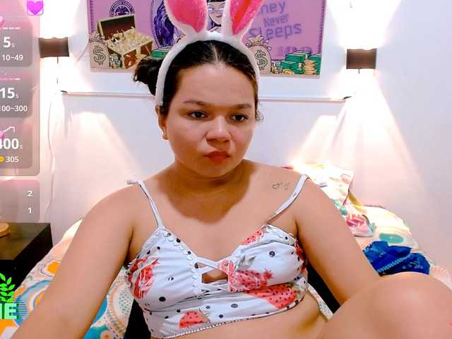 naomi18a live cam on BongaCams