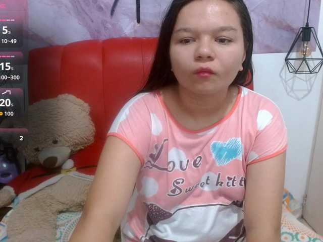 naomi18a live cam on BongaCams