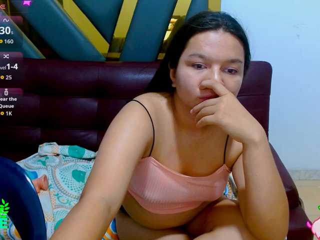 naomi18a live cam on BongaCams