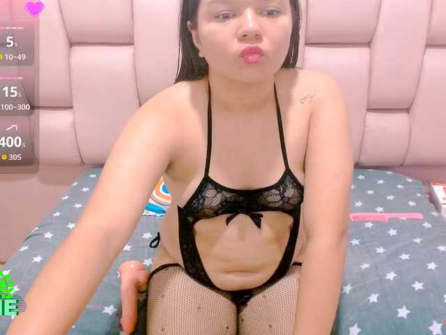 naomi18a live cam on BongaCams