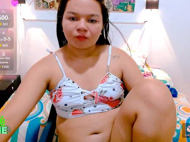 naomi18a live cam on BongaCams