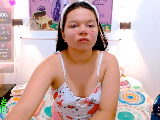 naomi18a live cam on BongaCams