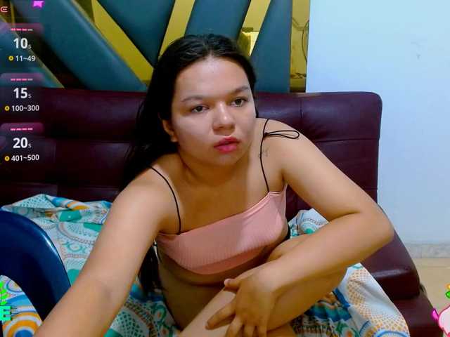 naomi18a live cam on BongaCams