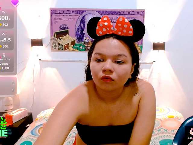 naomi18a live cam on BongaCams