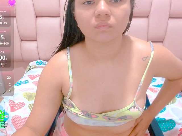 naomi18a live cam on BongaCams