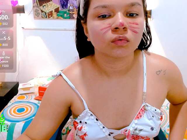 naomi18a live cam on BongaCams