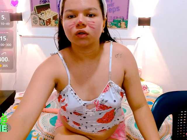naomi18a live cam on BongaCams