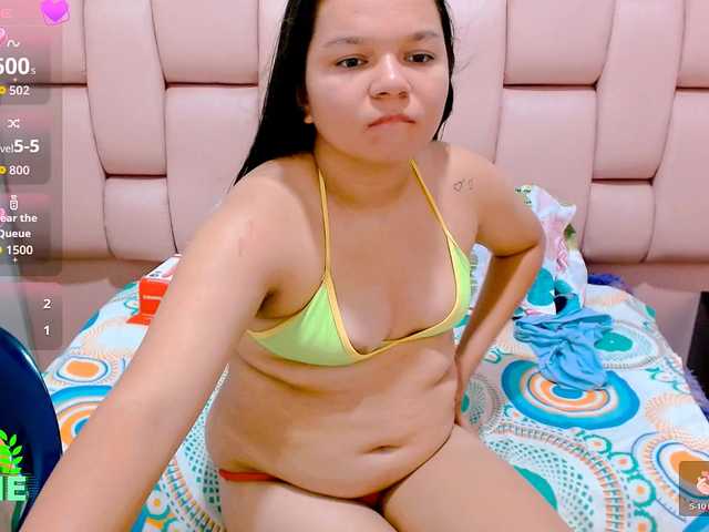 naomi18a live cam on BongaCams
