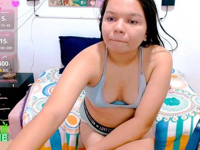 naomi18a live cam on BongaCams