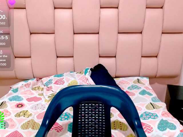 naomi18a live cam on BongaCams