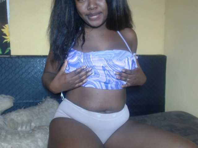 Bonitah live cam on BongaCams