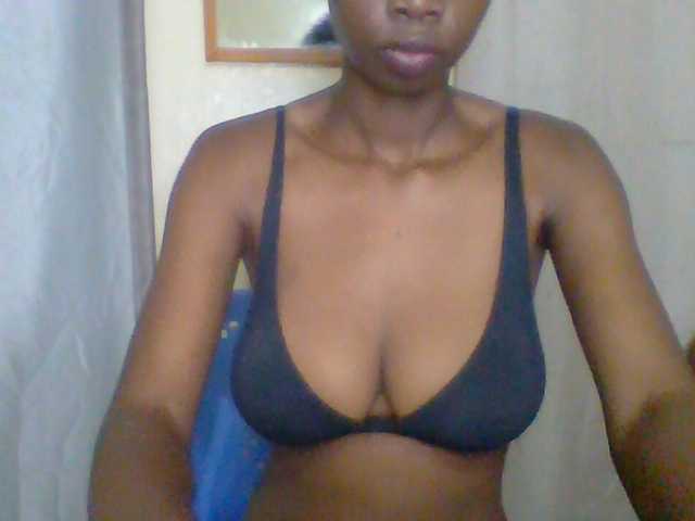 Essyknight live cam on BongaCams