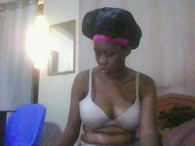 Essyknight live cam on BongaCams