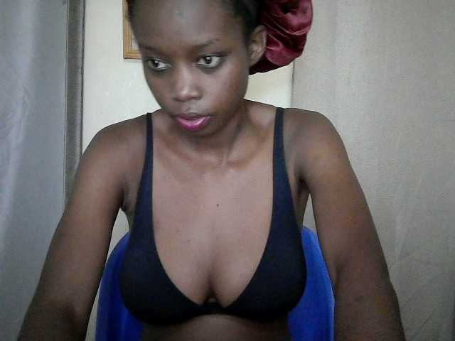 Essyknight live cam on BongaCams