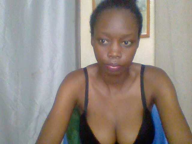 Essyknight live cam on BongaCams