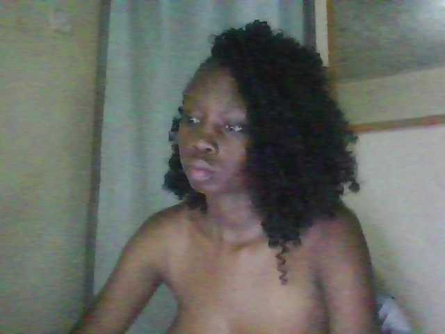 Essyknight live cam on BongaCams