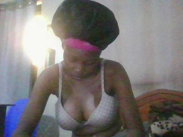 Essyknight live cam on BongaCams