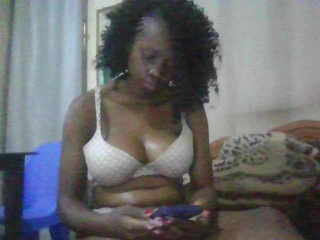 Essyknight live cam on BongaCams