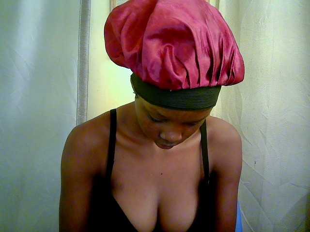 Essyknight live cam on UnifiedCams