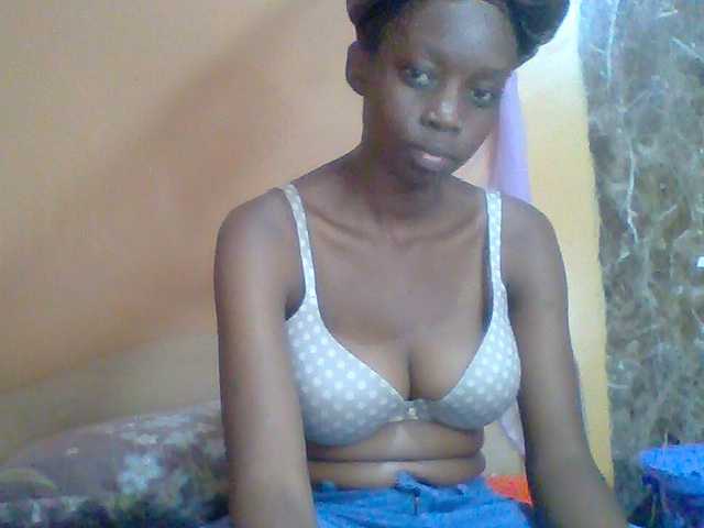 le modèle Sexyebonyxx est en webcam porno dans un show sur le site bongacams, il possède les tags suivants: Ebony,Brunette,Trimmed