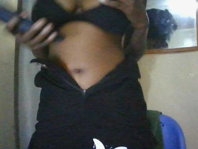 Essyknight live cam on BongaCams