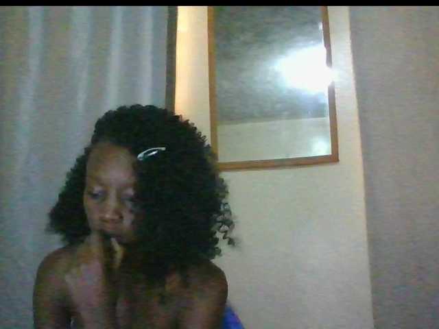 Essyknight live cam on BongaCams