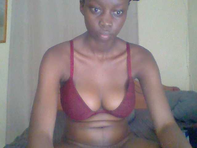 Essyknight live cam on BongaCams