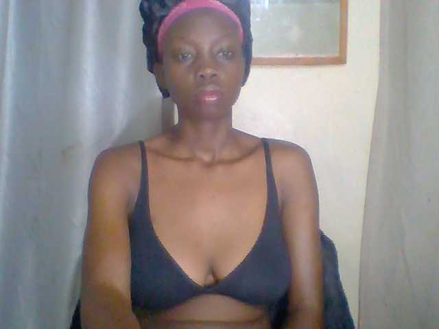 Essyknight live cam on BongaCams