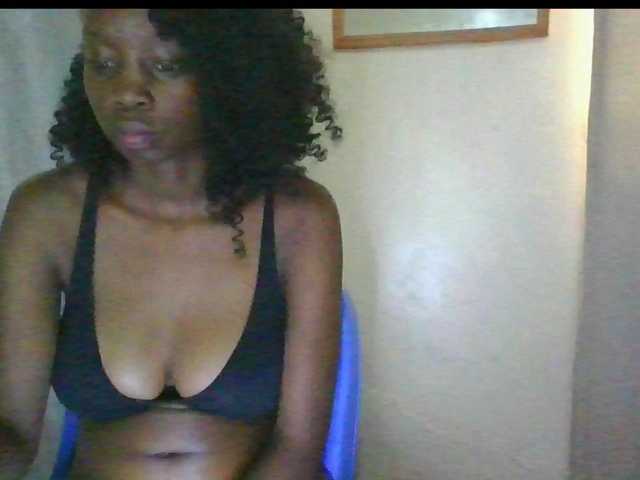 Essyknight live cam on BongaCams
