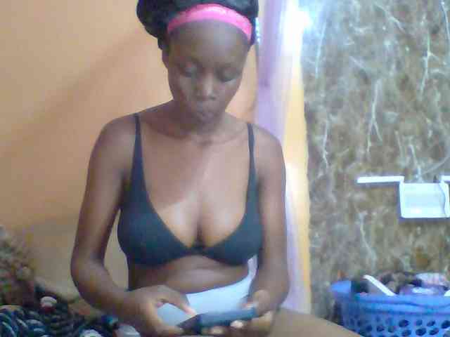 Essyknight Live Webcam on BongaCams