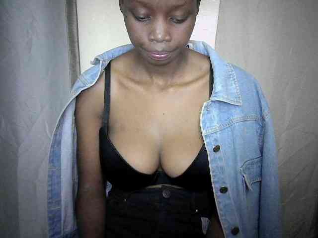Sexyebonyxx webcam