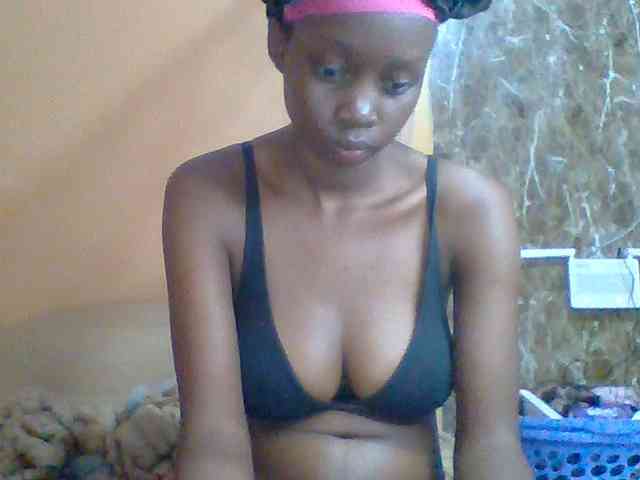 Modèle: Sexyebonyxx
