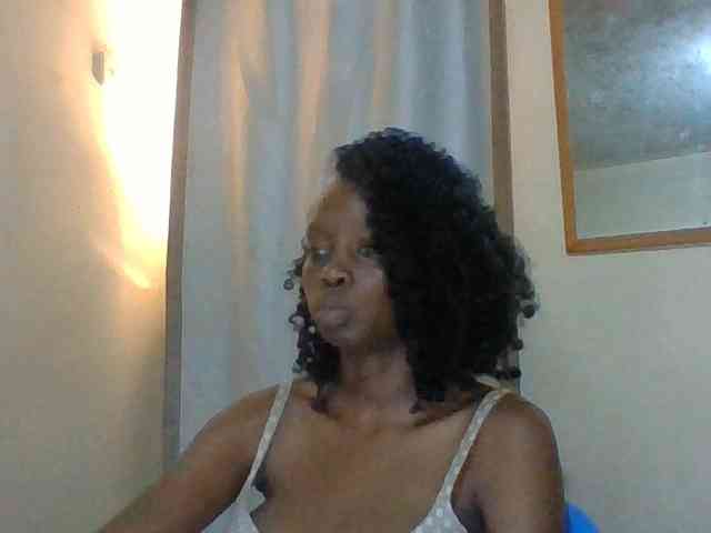 Sexyebonyxx webcam