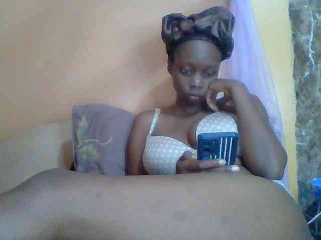 sexyebonyxx's live room