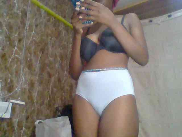 Modèle: Sexyebonyxx