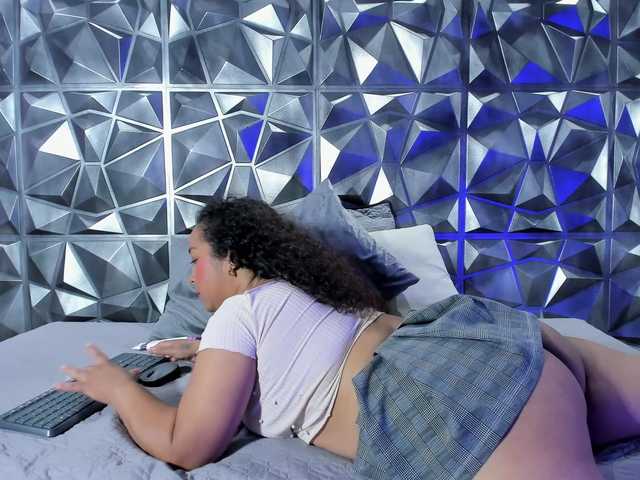 KataNovoa live cam on BongaCams