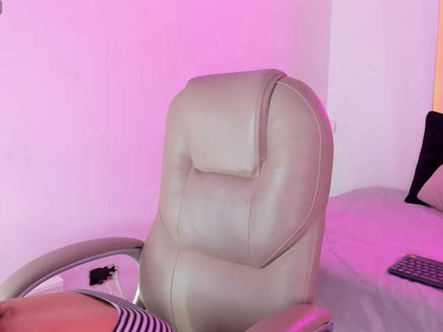 KataNovoa live cam on BongaCams