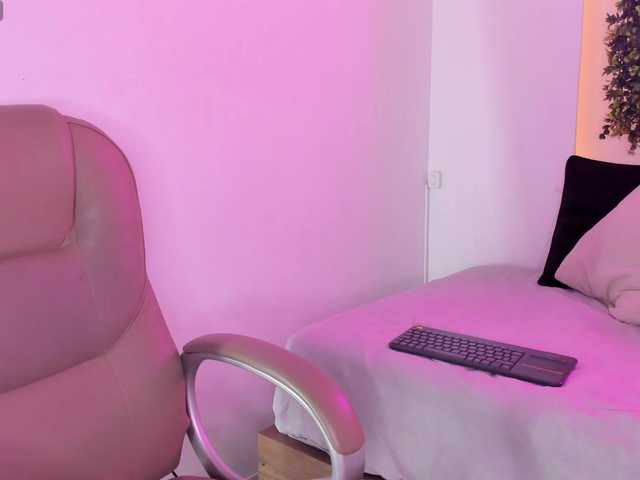 KataNovoa live cam on BongaCams