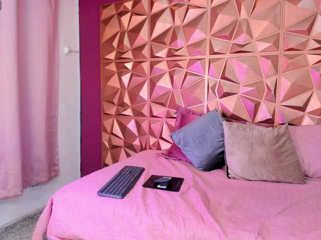 KataNovoa live cam on BongaCams