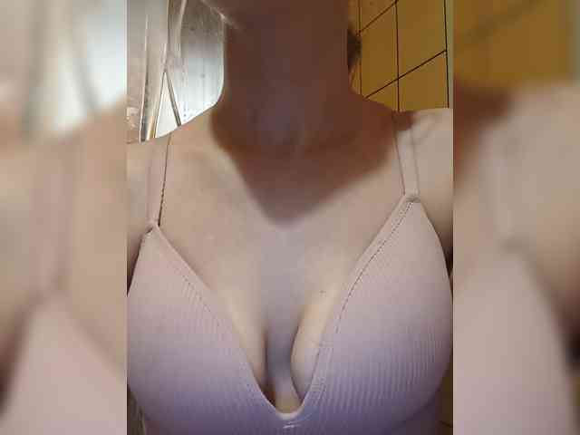 PrimeTits webcam