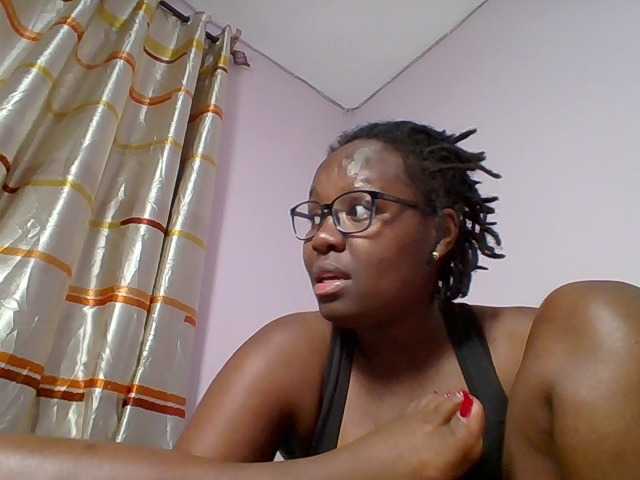 Sweetariah1 live cam on BongaCams