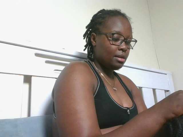 Sweetariah1 live cam on BongaCams