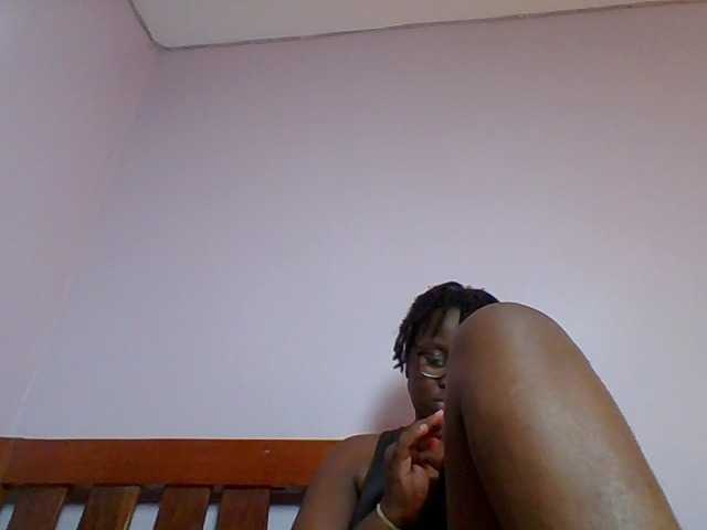 Sweetariah1 live cam on BongaCams