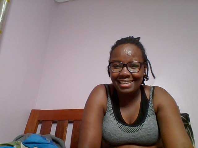 Sweetariah1 live cam on BongaCams