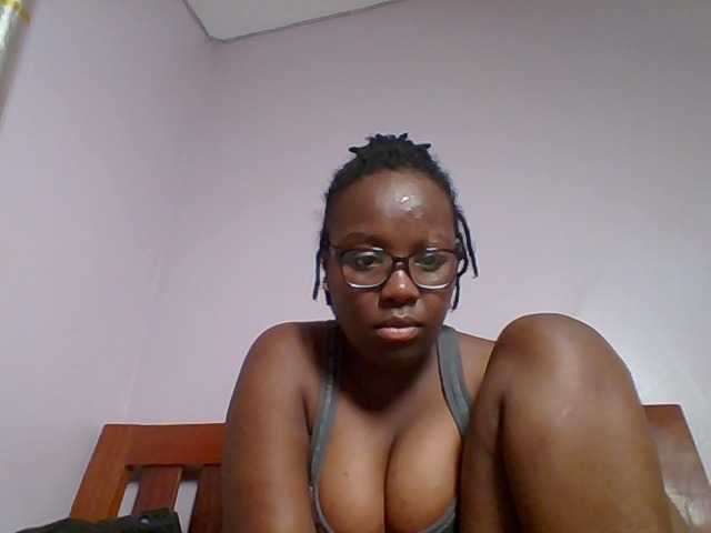 Sweetariah1 live cam on BongaCams