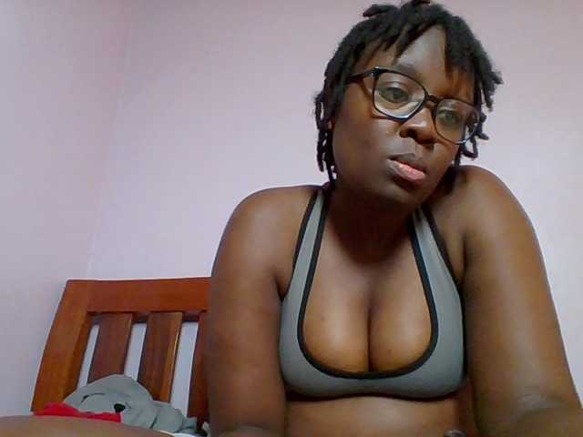 Sweetariah1 live cam on BongaCams