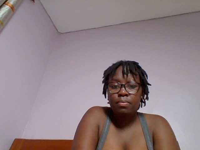 Sweetariah1 live cam on BongaCams