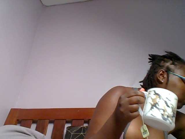 Sweetariah1 live cam on BongaCams
