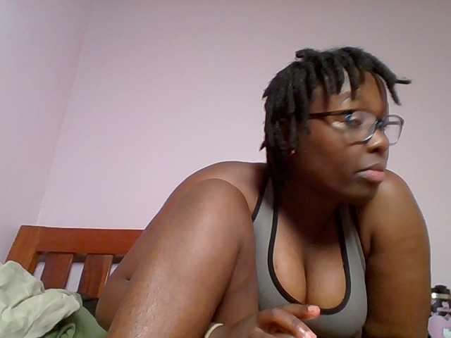 Sweetariah1 live cam on BongaCams